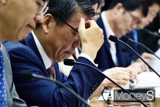 [머니S포토] 제25차 경제활력대책회의 참석한 은성수 금융위원장