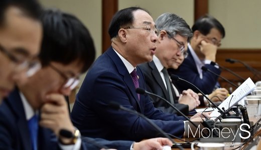 [머니S포토] 홍남기 