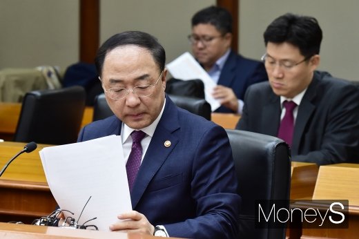[머니S포토] 홍남기 
