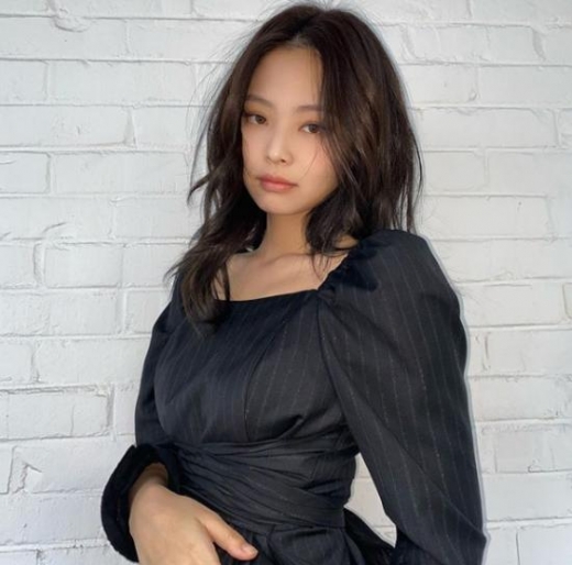제니, 인간 샤넬의 뇌쇄적 매력