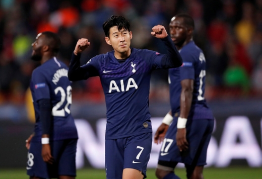 7일(한국시간) 세르비아 베오그라드 라지코 미틱 스타디움에서 열린 2019-2020시즌 유럽축구연맹(UEFA) 챔피언스리그 조별예선 B조 4차전 즈베즈다 원정경기에서 멀티골 맹활약을 펼친 토트넘 홋스퍼의 공격수 손흥민. /사진=로이터