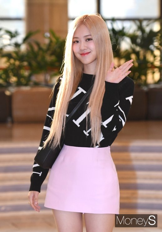 [머니S포토] 블랙핑크 로제 '러블리한 금발'