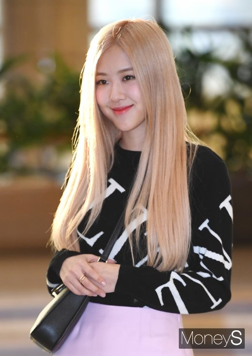 [머니S포토] 블랙핑크 로제 '심쿵 미소'