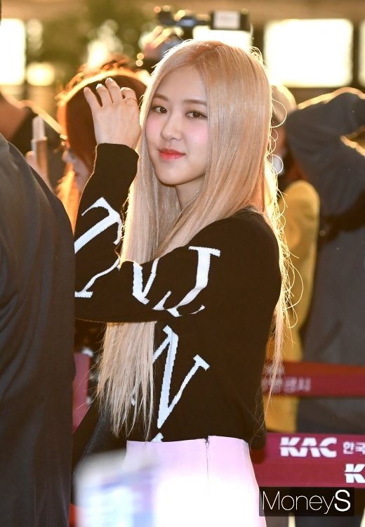 [머니S포토] 블랙핑크 로제 '미모가 반짝반짝'