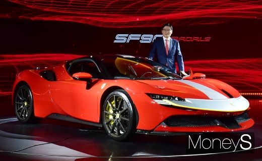 [머니S포토] 페라리 최초 양산형 플러그인 'SF90 스트라달레' 공개