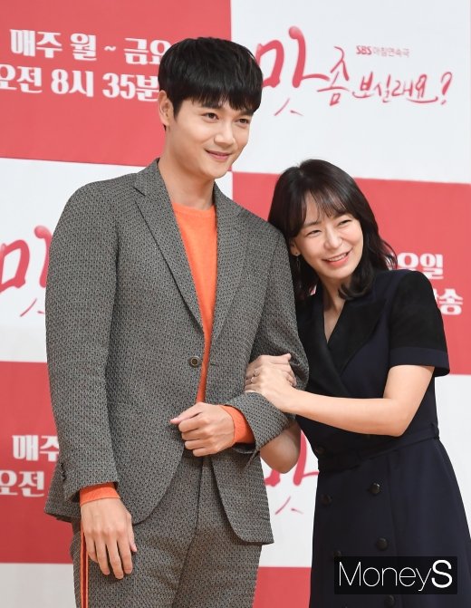 [머니S포토] 심이영 '남편 최원영이 질투하겠네~'