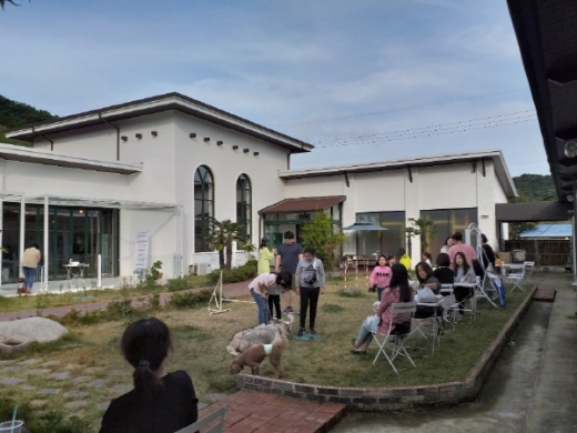 부산 기장군 내리에 위치한 애견동반카페 '피터펫'./사진제공=제이와이드코리아