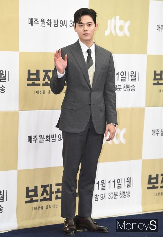 [머니S포토] 김동준 '이제는 인턴 아닌 정식 보좌관'