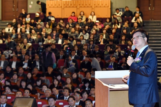 사회적 갈등을 건강하게 해소하기 위한 거버넌스의 성공과 지역에 맞는 일자리 정책 발굴을 위해서는 지방정부에 더 많은 권한이 나눠져야 한다는 주장이 제기됐다. / 이하 사진제공=수원시