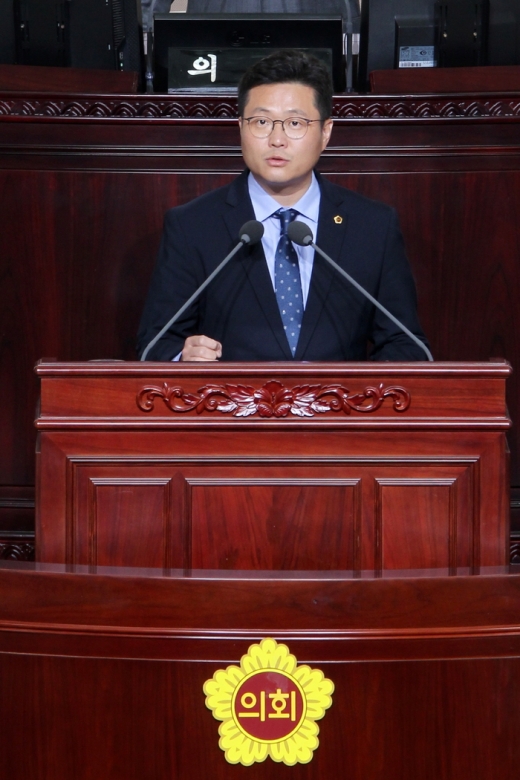 5분자유발언을 하고 있는 김진일 도의원. / 사진제공=경기도의회
