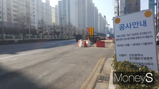 각종 교통호재 소식에 인천 부동산시장의 기대감이 커졌다. 사진은 지하철 7호선 인천 연장구간 공사 현장. /사진=김창성 기자