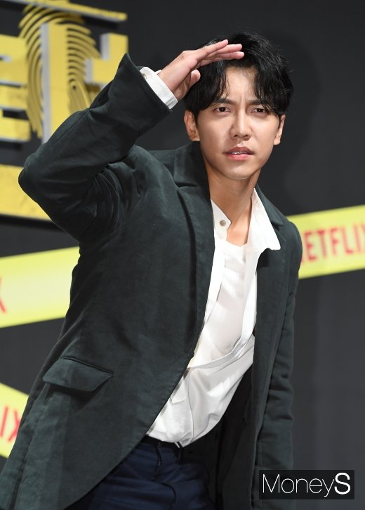 [머니S포토] 이승기 '범인은 어디에~'