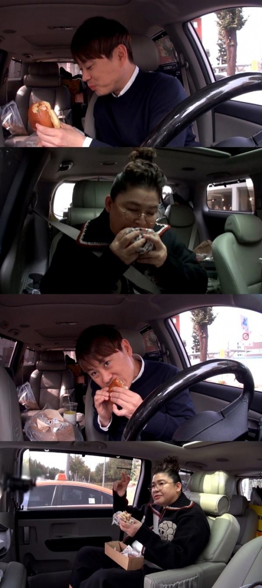 '전참시' 이영자X매니저 송성호, 침샘 자극 인생 햄버거 먹방