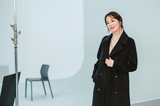 라우렐, '분위기 여신' 한고은의 겨울 화보 스케치 컷 공개
