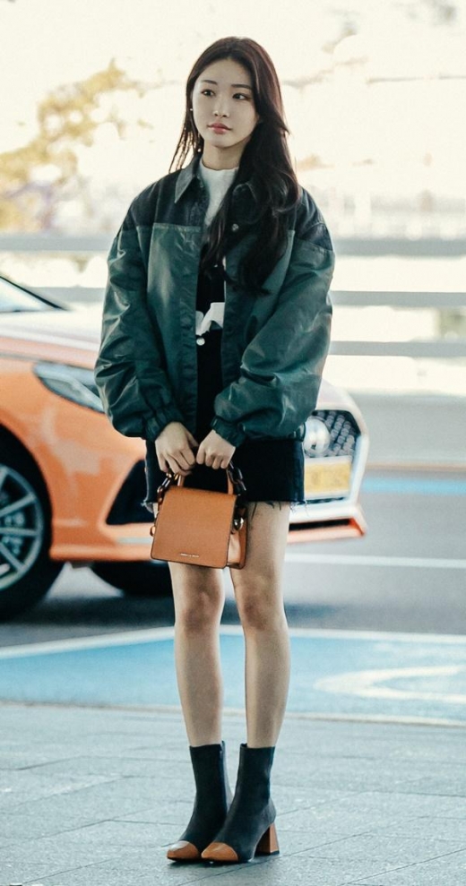 [★공항패션] 청하, 봄버재킷입고 쿨한 매력