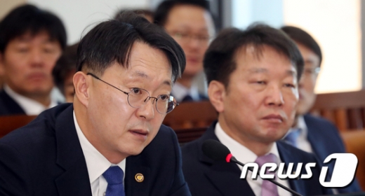김현준 국세청장(왼쪽). /사진=뉴스1