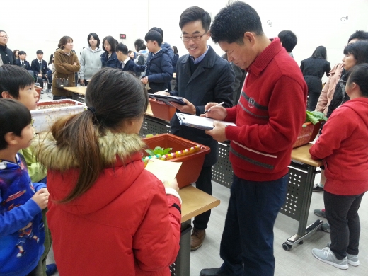 성남시 장애인 경진대회 지난해 11월 율동생태학습원에서 열린 영농 부문 심사 중. / 사진제공=성남시