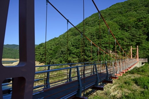 종댕이길 출렁다리. /사진제공=한국관광공사