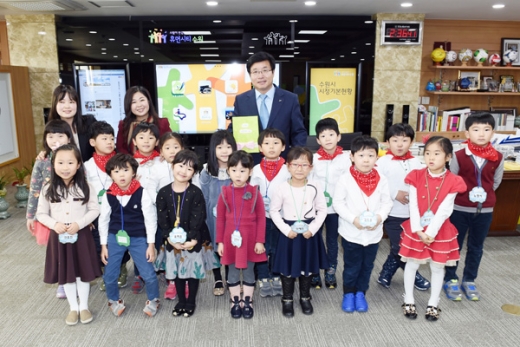 수원시 공공형어린이집 아동, 수원시장실 방문. / 사진제공=수원시