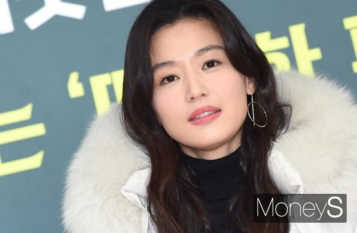 [머니S포토] 전지현, 클로즈업해도 무결점 미모