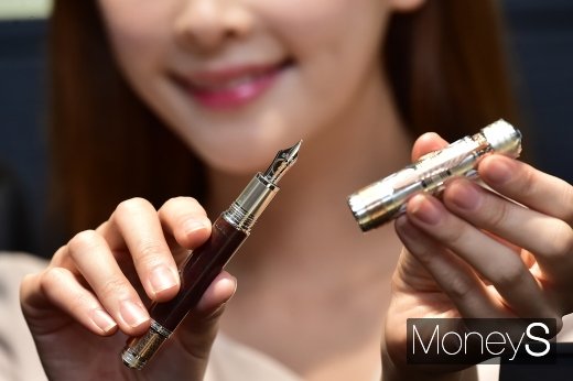 [머니S포토] 몽블랑이 선보인 '오마주 투 하드리아누스' 한정수량 에디션