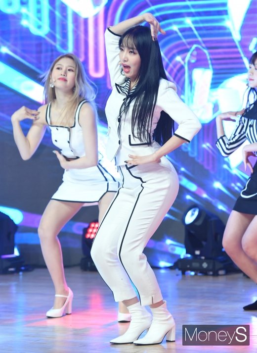 [머니S포토] 네이처 새봄 '한 뼘 개미허리'