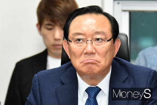 [머니S포토] 당·정·청·지방정부 합동회의 참석한 송철호 울산시장