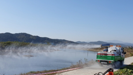 경남도가 우포늪에 긴급 방제에 나섰다./사진제공=경남도