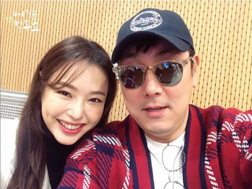 배우 이하늬(왼쪽)와 조진웅. /사진=SBS 라디오 '두시탈출 컬투쇼' 인스타그램 캡처