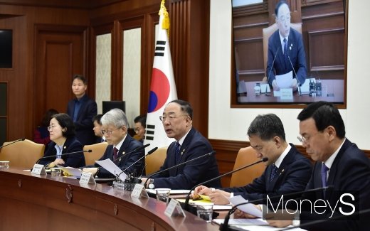 [머니S포토] 경제활력을 위한 대책은 무엇일까