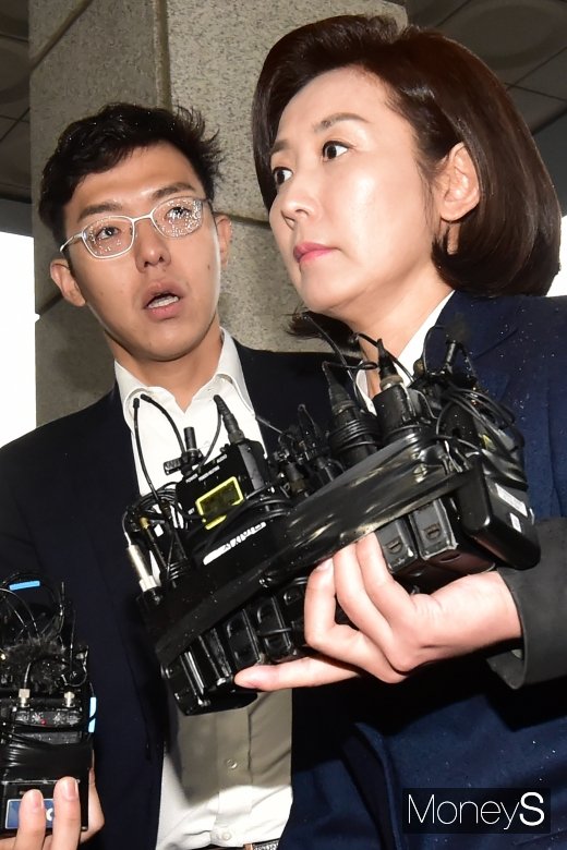 [머니S포토] 나경원 검찰 출석, 더 이상 질문엔 노코멘트