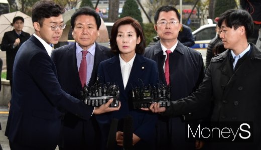 나경원 자유한국당 원내대표가 패스트트랙 충돌 사건 관련 13일 서울 양천구 서울남부지방검찰청에 피고발인 신분으로 출석한 모습. /사진=임한별 기자    