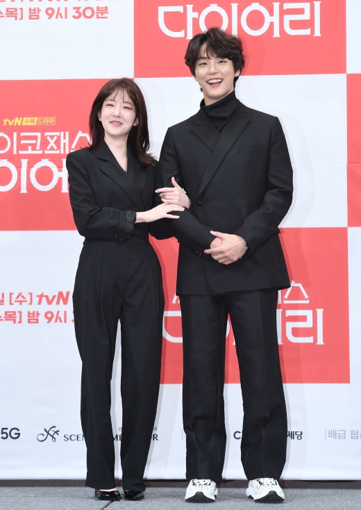 [머니S포토] 정인선·윤시윤, 올블랙 커플