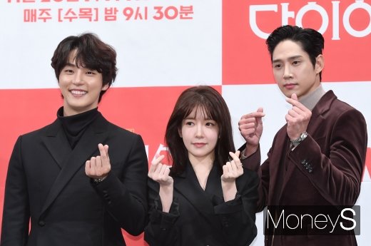 [머니S포토] 윤시윤·정인선·박성훈 '미니하트 발사'