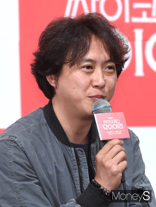 [머니S포토] 인사말하는 이종재 감독