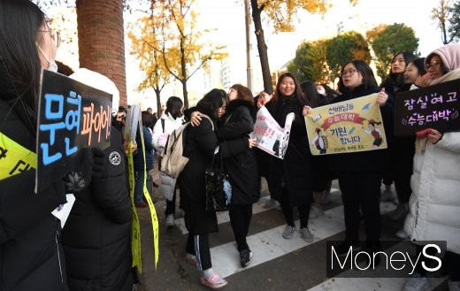 [머니S포토] '내 딸 화이팅!'