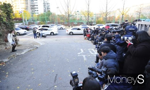 [머니S포토] 어마어마한 취재진에 놀란 전소미