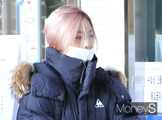 [머니S포토] 있지(ITZY) 류진, 가려도 눈에 띄는 미모
