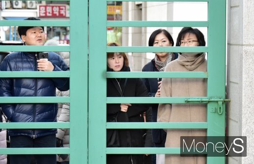 [머니S포토] 수험생보다 떨린 부모의 마음