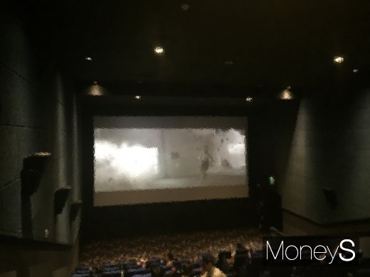 자동차 극장에서 로코무비 보기… 미혼남녀의 영화관 데이트 로망
