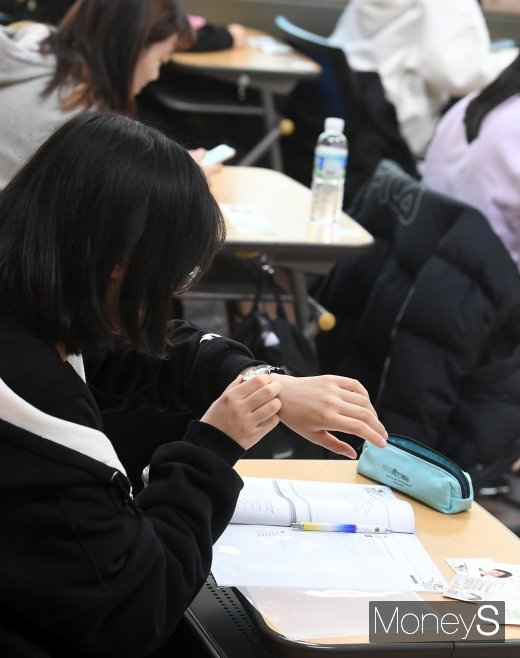 [머니S포토] 2020 수능, 시작시간 몇 분 전