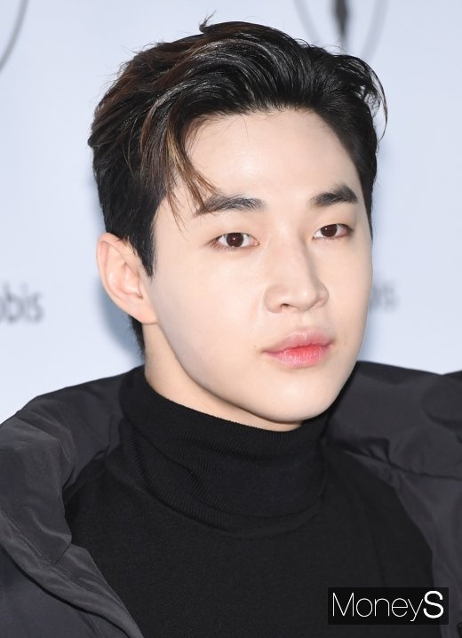 [머니S포토] 헨리 '상남자 눈빛'