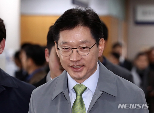 루킹 댓글 조작 사건에 연루돼 재판에 넘겨진 김경수 경남도지사가 14일 오후 서울 서초구 서울고등법원에서 열린 항소심 13차 공판에 출석하고 있다. /사진=뉴시스