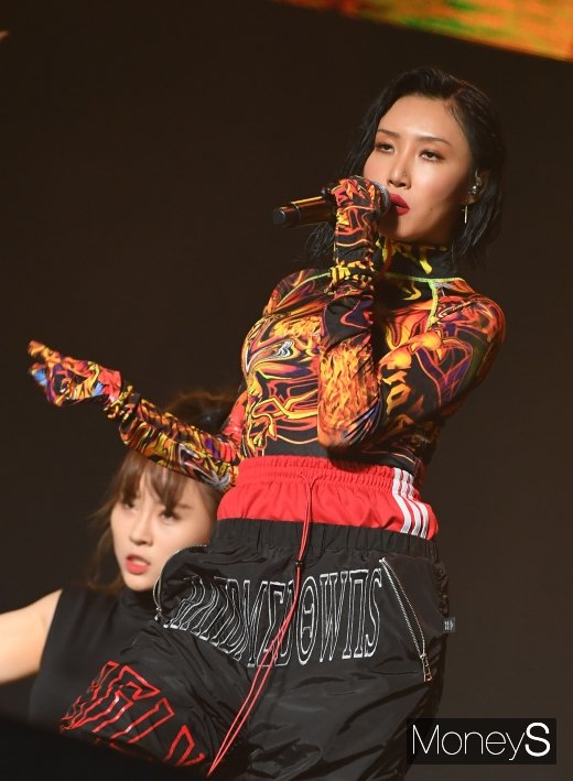 [머니S포토] 마마무 화사 '매혹적인 눈빛'
