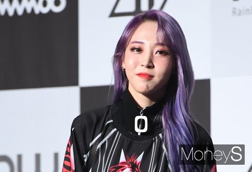 [머니S포토] 마마무 문별, 신비로운 보랏빛 헤어컬러