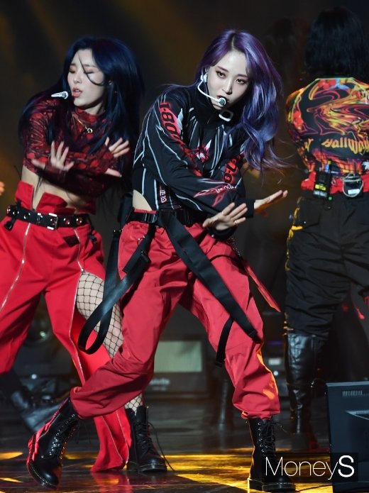 [머니S포토] 마마무 문별 '파워풀한 래핑'