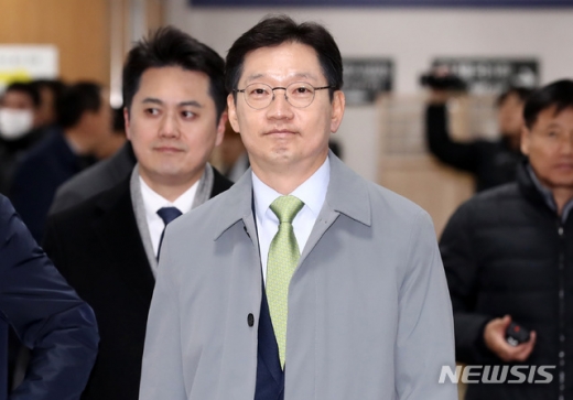 김경수 경남도지사가 14일 오후 서울 서초구 서울고등법원에서 열린 항소심 13차 공판에 출석한 모습. /사진=뉴시스    