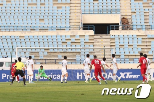 14일 오후 10시(한국시간) 레바논 베이루트 카밀 샤문 스포츠시티 스타디움에서 열린 2022 국제축구연맹(FIFA) 카타르월드컵 아시아지역 2차예선 4차전에서 레바논과 0-0 무승부를 거둔 대한민국 축구 대표팀. /사진=뉴스1