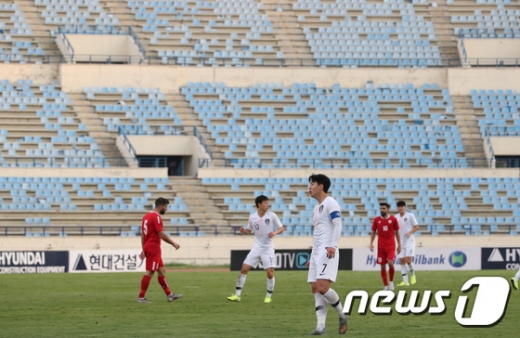 14일 오후 10시(한국시간) 레바논 베이루트 카밀 샤문 스포츠시티 스타디움에서 열린 2022 국제축구연맹(FIFA) 카타르월드컵 아시아지역 2차예선 4차전에서 레바논과 0-0 무승부에 그친 한국 축구 대표팀. /사진=뉴스1