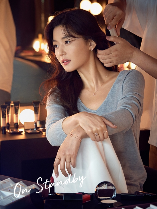 전지현. /사진=스톤헨지